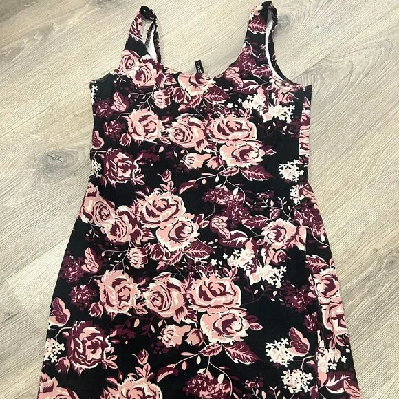 H&M | Dresses | Cute Floral Fitted Dress | Poshmark
